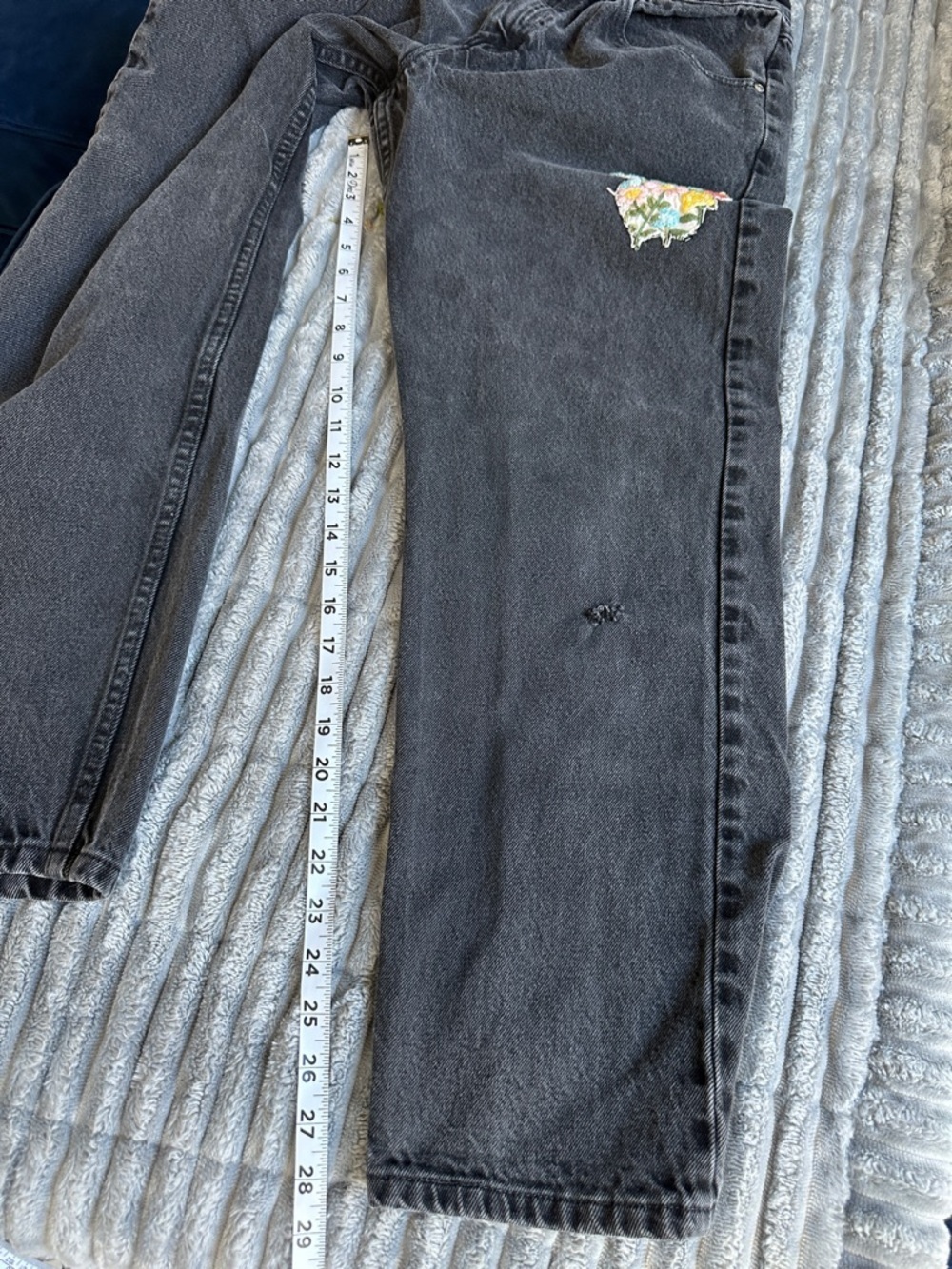 Wrangler Black and Red Logo Relaxed Fit Jeans Label Detail - Picture 7 of 11